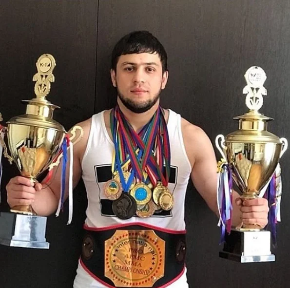 Dünya çempionuna ərə gedən müğənnimiz boşandı - FOTOLAR 