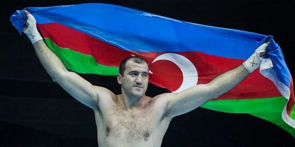 Məcidov peşəkar boksdakı ilk döyüşündə qalib gəldi - FOTO 