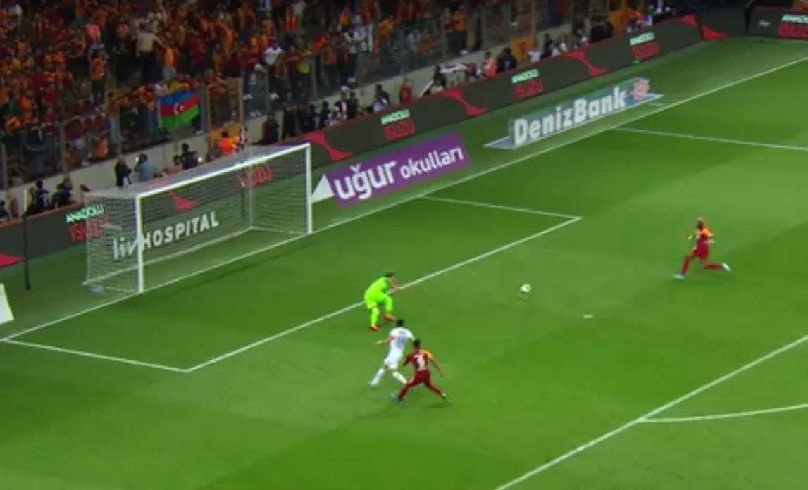“Qalatasaray”ın oyununda Azərbaycan bayrağı - FOTOLAR 