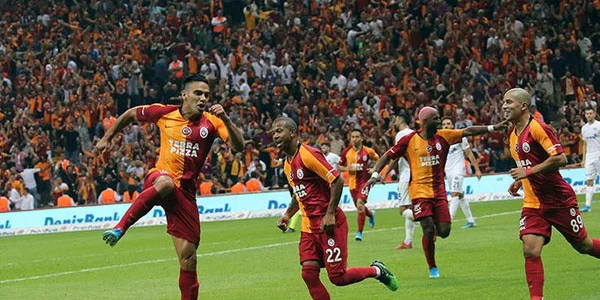 “Qalatasaray”ın oyununda Azərbaycan bayrağı - FOTOLAR 