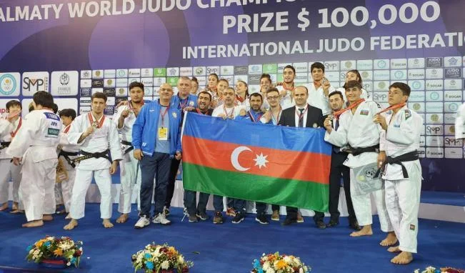 Millimiz ilk dəfə DÇ-də gümüş medal qazandı - FOTOLAR 