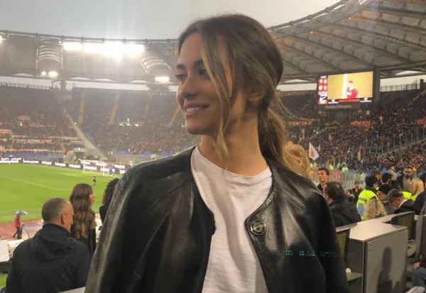 Klub rəsmisindən futbolçuya: "Qardaşım qızına mesaj yaza bilərsən" - FOTOLAR 