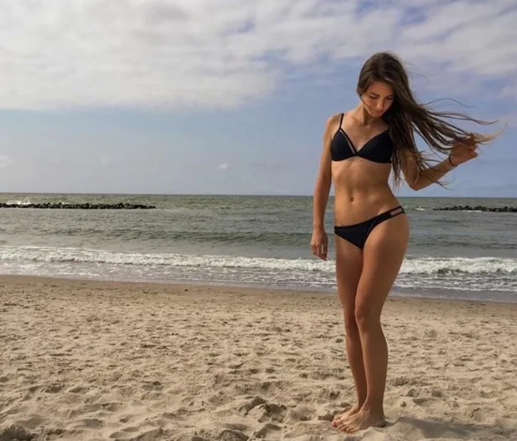 21 yaşlı qadın hakim "Instagram"ı "partlatdı" - FOTOLAR 