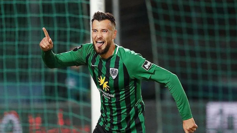 Milliizin futbolçusu yeni imicdə - FOTO 