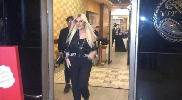 Cinsini dəyişib futbolçuya ərə gedən bloqer Bakıda - FOTOLAR 