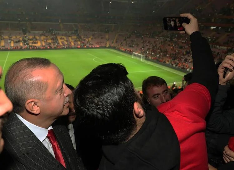 Ərdoğan paltardəyişmə otağında - FOTO/VİDEO 