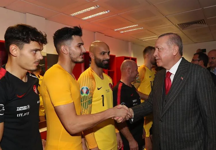 Ərdoğan paltardəyişmə otağında - FOTO/VİDEO 