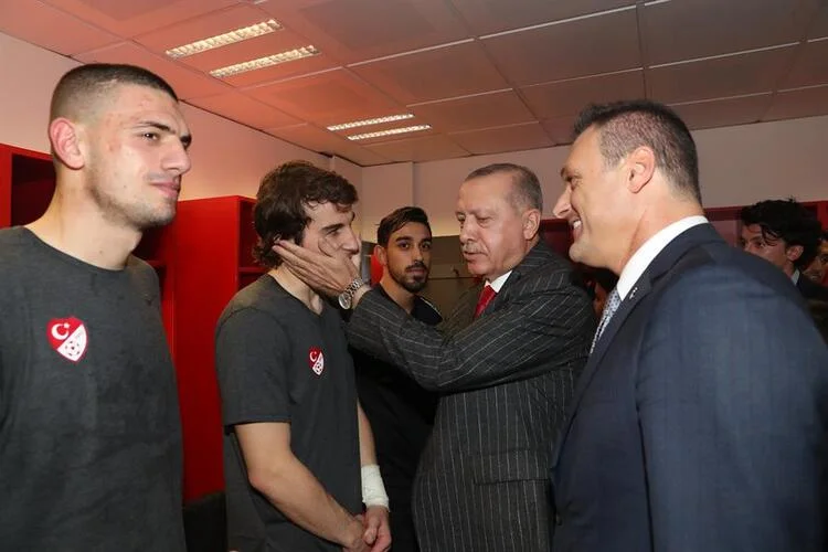 Ərdoğan paltardəyişmə otağında - FOTO/VİDEO 