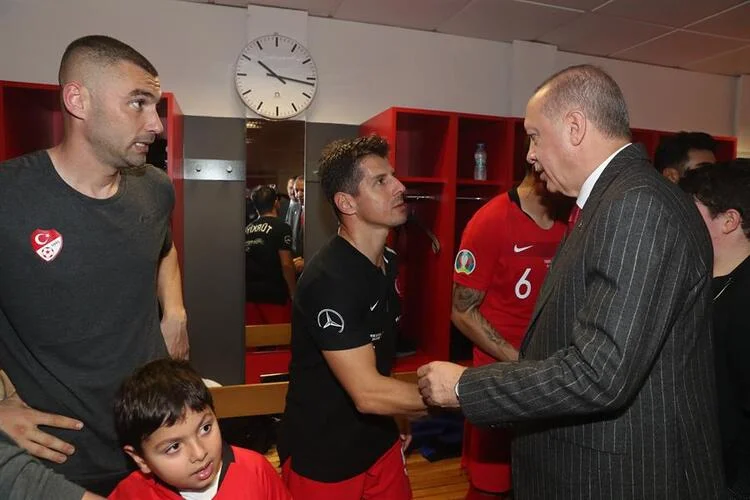 Ərdoğan paltardəyişmə otağında - FOTO/VİDEO 