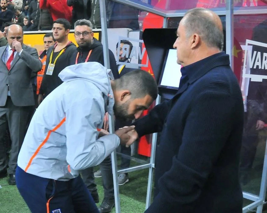 Arda Terimin əlini öpdü - FOTOLAR 