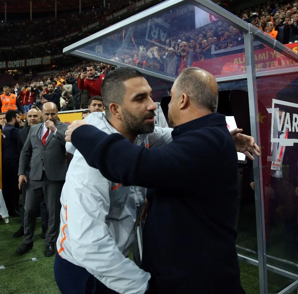 Arda Terimin əlini öpdü - FOTOLAR 