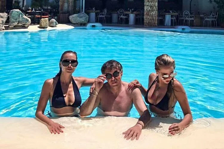 Millimizin baş məşqçisinin hamilə qızı futbolçu ilə evlənir - FOTOLAR 