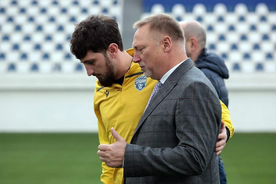 Ponomaryov futbolçularla vidalaşdı - FOTOLAR 