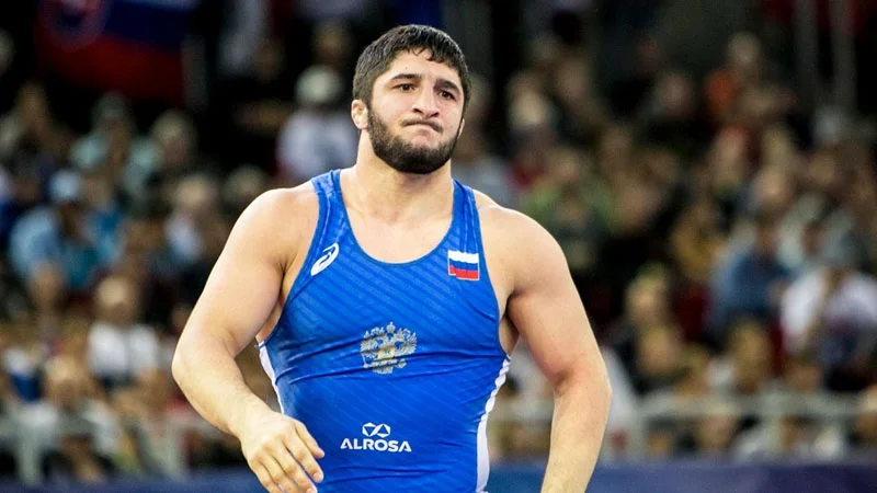 Olimpiya çempionu bu hərəkətinə görə cəzalandırıldı - FOTO 