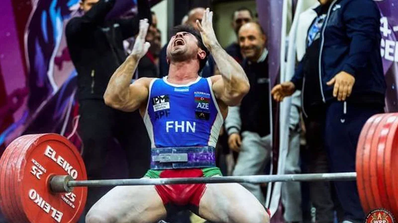 Azərbaycanlı idmançı Moskvada dünya rekordu qırıb çempion oldu - FOTOLAR 