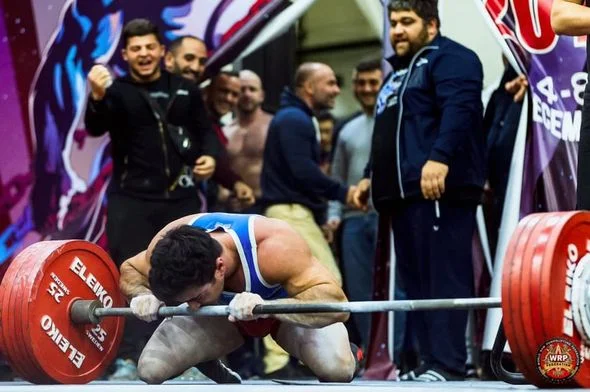 Azərbaycanlı idmançı Moskvada dünya rekordu qırıb çempion oldu - FOTOLAR 