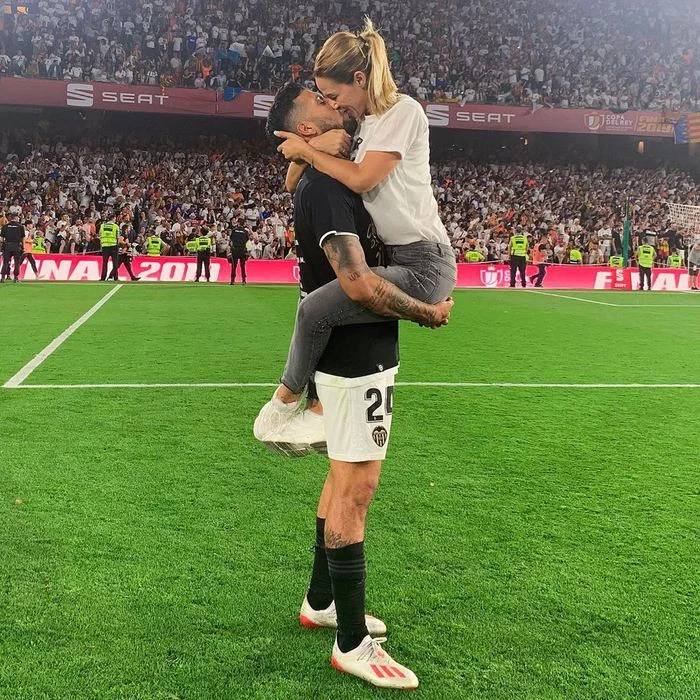 Ulduz futbolçunun xanımı bir paylaşımla sosial medianı "partlatdı" - FOTOLAR 