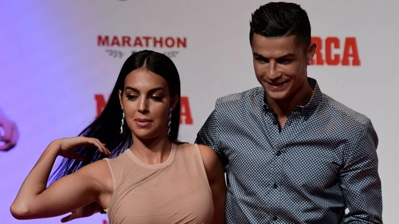 Ronaldonun sevgilisinin həftəlik qazancı göz qamaşdırır - FOTOLAR 