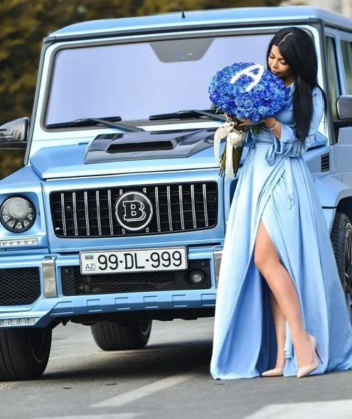 Azərbaycanlı idmançı modelin bahalı avtomobilləri - FOTOLAR 