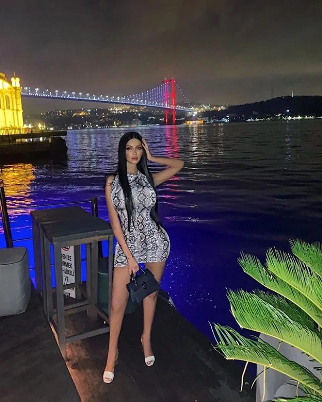 "Beşiktaş"ın ulduzu transseksuala mesaj yazdı, biabır oldu - FOTOLAR 