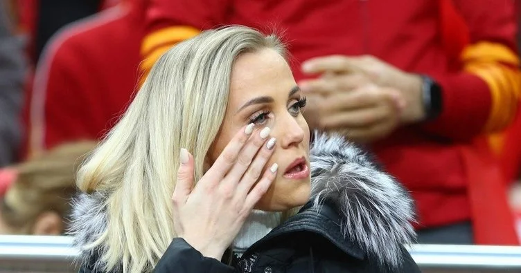 "Qalatasaray"ın əcnəbi ulduzunun xanımı türk şəhidlər üçün ağladı - FOTOLAR 