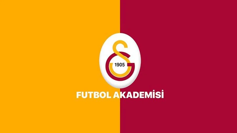 Azərbaycanlı futbolçu "Qalatasaray"a keçdi - FOTO 