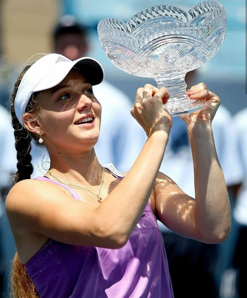 Kortun gözəli və şərhçisi - FOTOLAR 