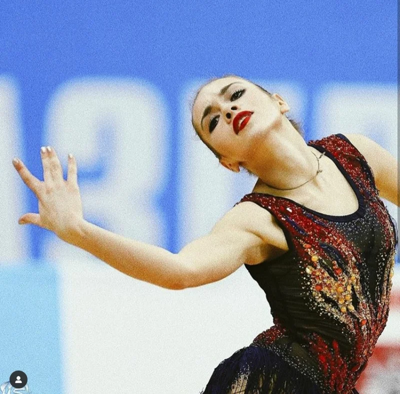 Gözəlliyi ilə bədii gimnastikaya rəng qatan Milaçiç - FOTOLAR 