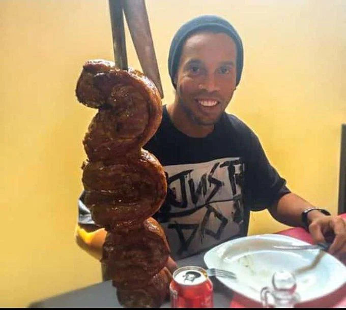 Paraqvaydakı həbsxanada Ronaldinyoya belə jest etdilər - FOTOLAR 