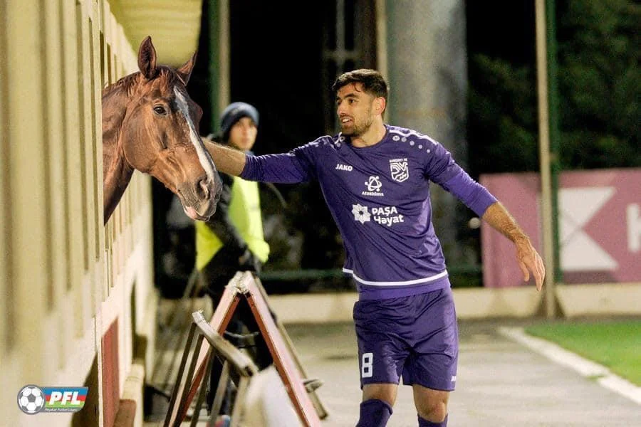 PFL-dən gülüş günü ilə bağlı maraqlı FOTOLAR 