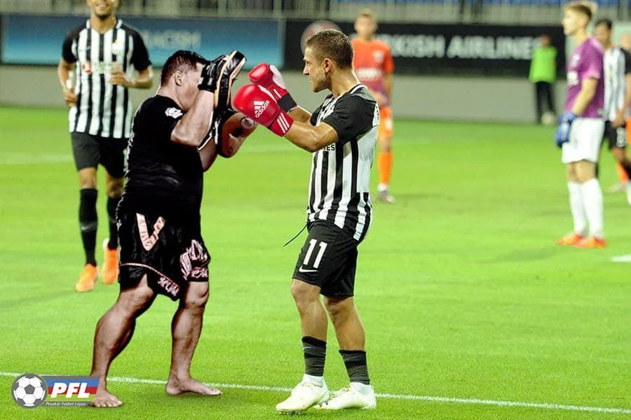 PFL-dən gülüş günü ilə bağlı maraqlı FOTOLAR 