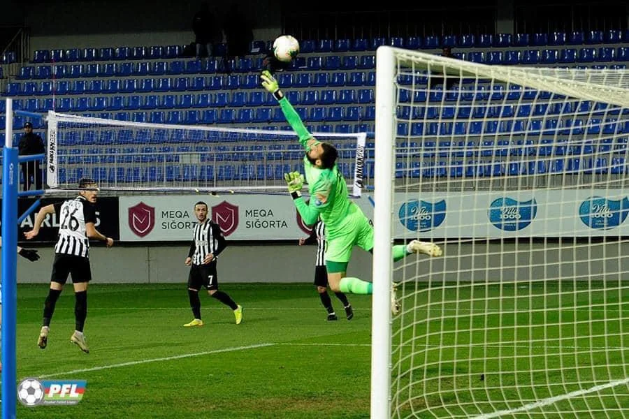 PFL-dən gülüş günü ilə bağlı maraqlı FOTOLAR 