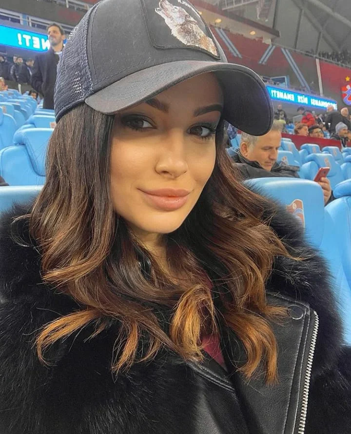 Futbolçu sevgilisinin FOTOsu "Instagram"ı partlatdı 