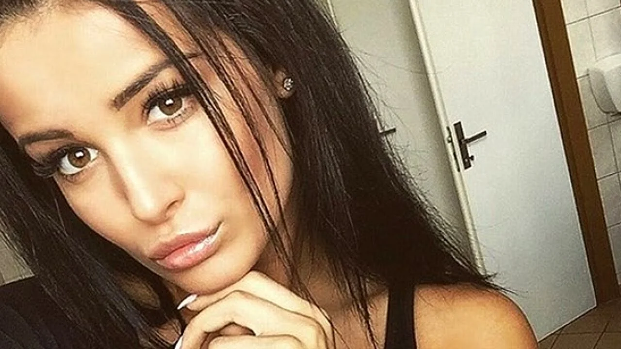 Futbolçu sevgilisinin FOTOsu "Instagram"ı partlatdı 