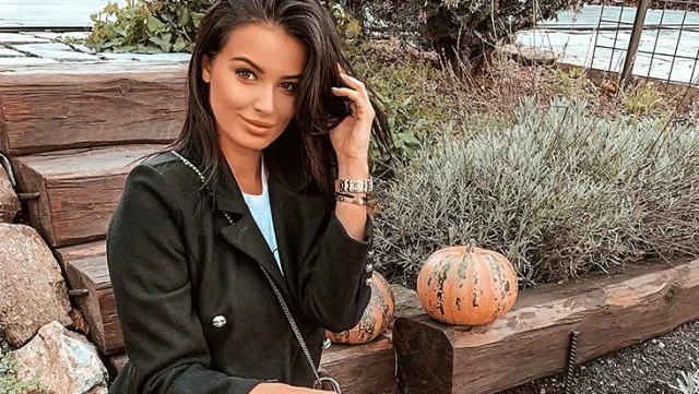 Futbolçu sevgilisinin FOTOsu "Instagram"ı partlatdı 