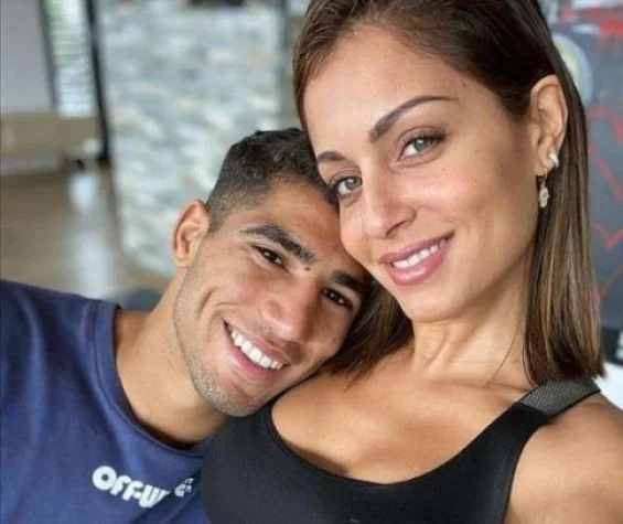 21 yaşlı futbolçunun özündən 12 yaş böyük sevgilisi - FOTOLAR 
