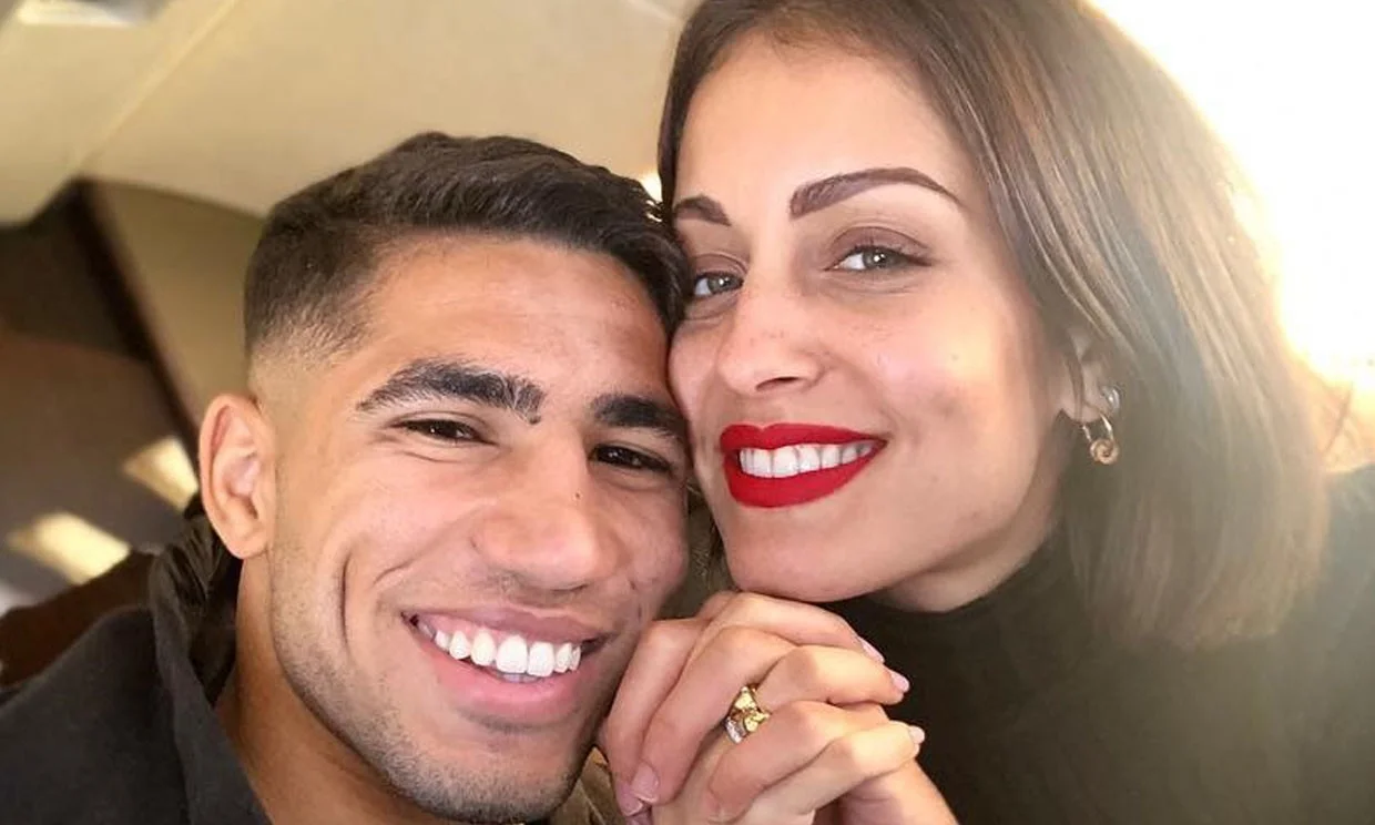 21 yaşlı futbolçunun özündən 12 yaş böyük sevgilisi - FOTOLAR 