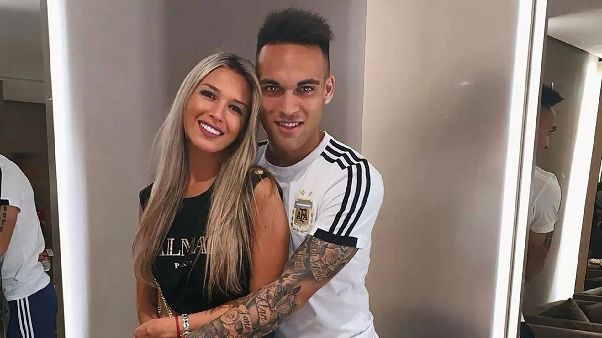 Ulduz futbolçunun sevgilisi "Instagram"ı "partladır" - FOTOLAR 