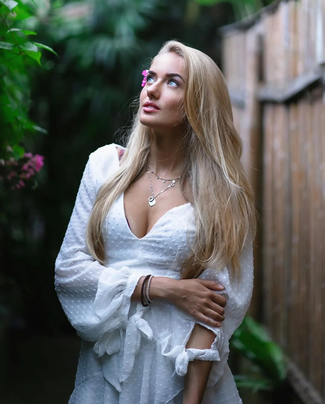 "Playboy"un təklifini geri çevirən sarışın gözəl belə FOTOLAR paylaşır 