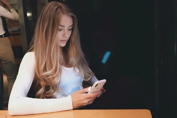 Rus gözəl ayaqlarının FOTOsunu paylaşdı 