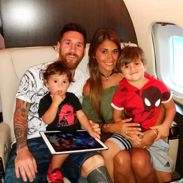 Messi 12 milyon avroya təyyarə aldı - FOTOLAR 