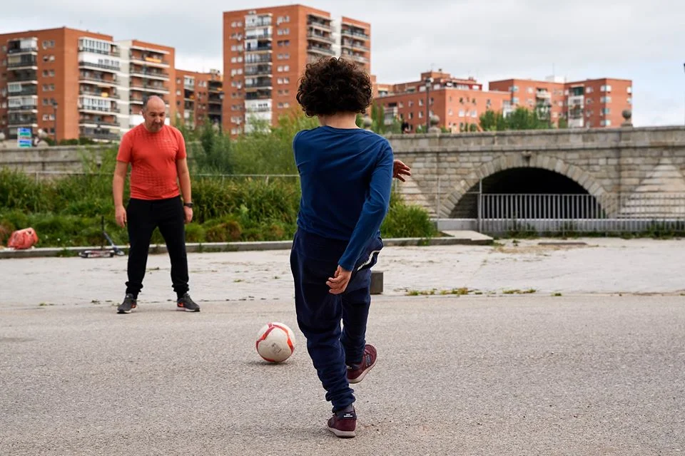 Karantin rejiminin yumşaldılmasını futbol oynamaqla "qeyd etdilər" - FOTOLAR 