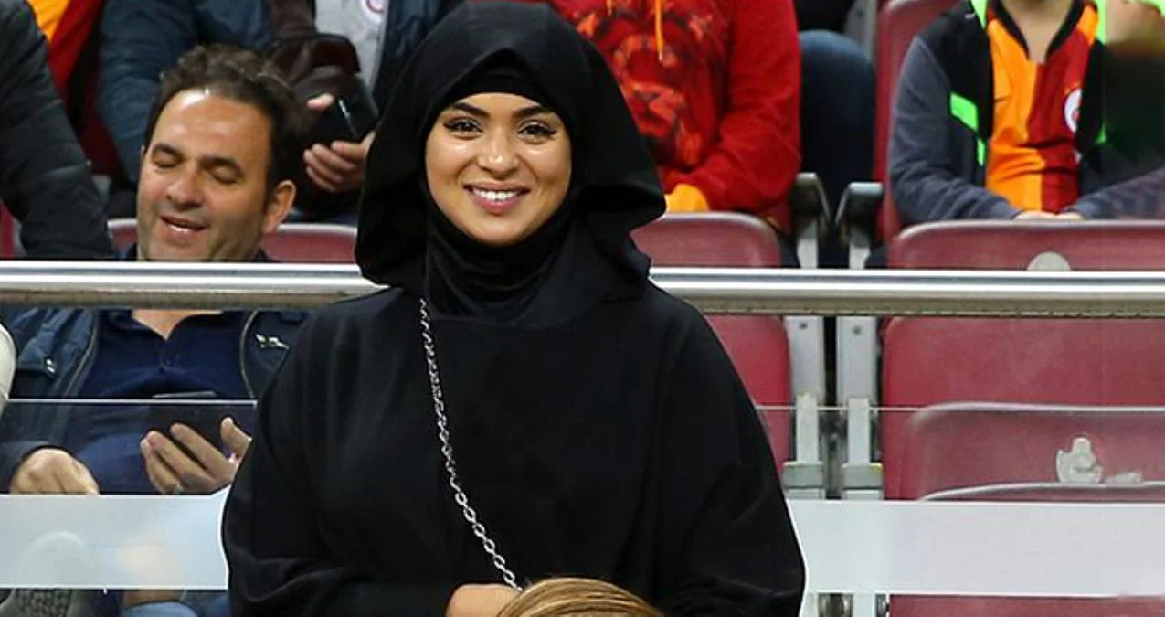 "Qalatasaray"lı ulduzun çadralı xanımı - FOTOLAR 