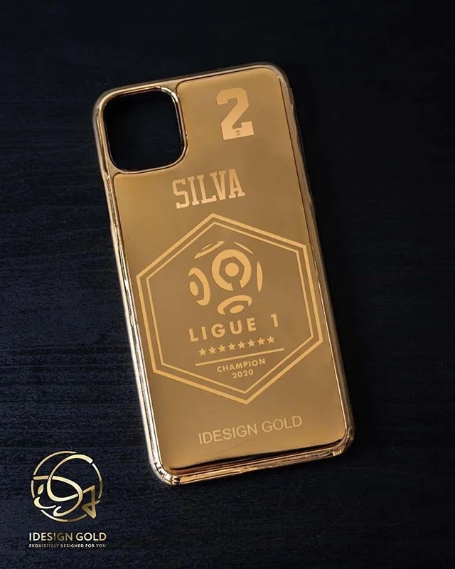 Çempionluq hədiyyəsi: Qızıldan "iPhone" çexolu - FOTOLAR 