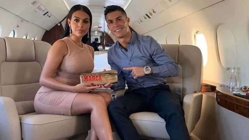 Ronaldunun təyyarəsində vanna otaqları da var - FOTOLAR 