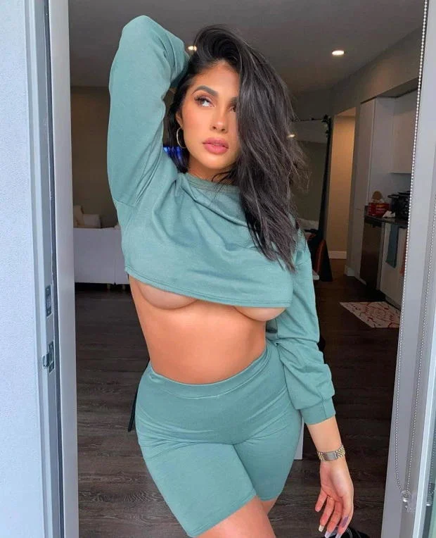 Ulduz futbolçu model sevgilisi ilə yataq FOTOsunu paylaşdı 