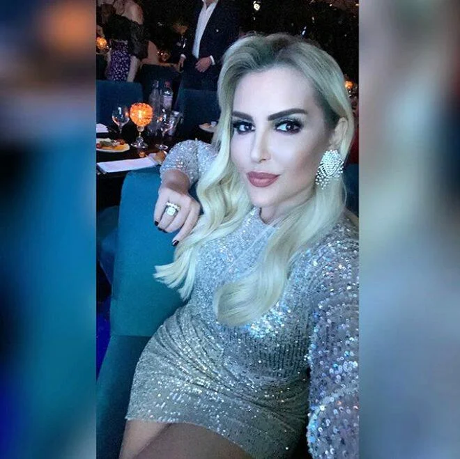 Futbolçunun transseksual həyat yoldaşı aylıq qazancı ilə rekord qırır - FOTOLAR 