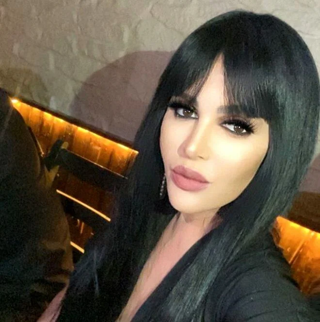 Futbolçunun transseksual həyat yoldaşı aylıq qazancı ilə rekord qırır - FOTOLAR 