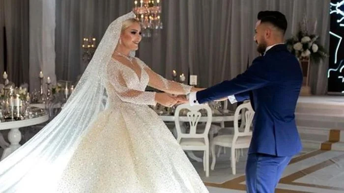 Futbolçunun transseksual həyat yoldaşı aylıq qazancı ilə rekord qırır - FOTOLAR 