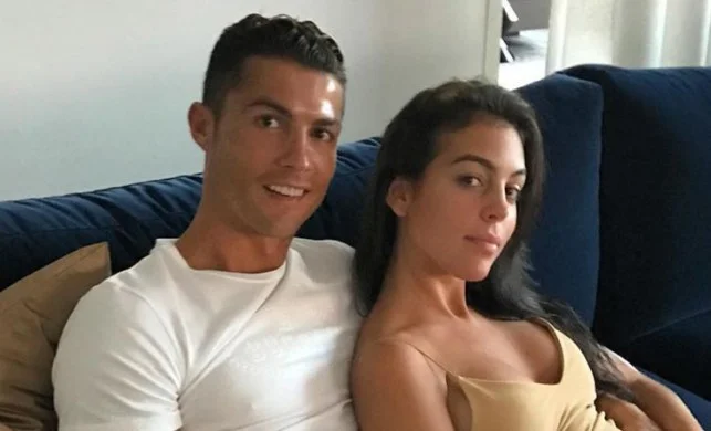 Ronaldunun sevgilisi "Women\'s Health"ın üz qabığına belə düşdü - FOTO 